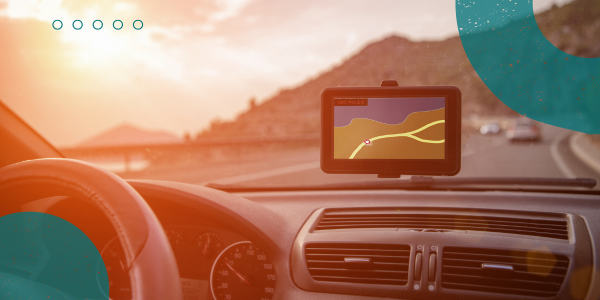Een GPS-tracker in hun auto installeren